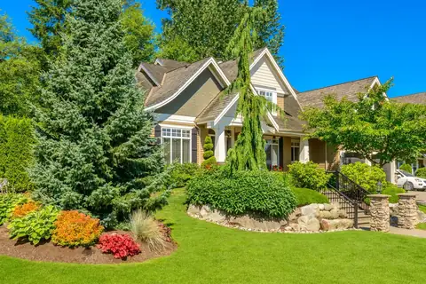Front yard landscape design in Bellmore, by Scott Anderson Design.